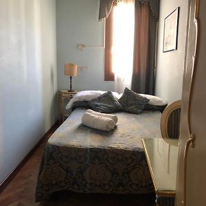 Camera economy con letto king size